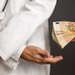 Από 200 έως 4.000 ευρώ τα φακελάκια της ντροπής στα δημόσια νοσοκομεία